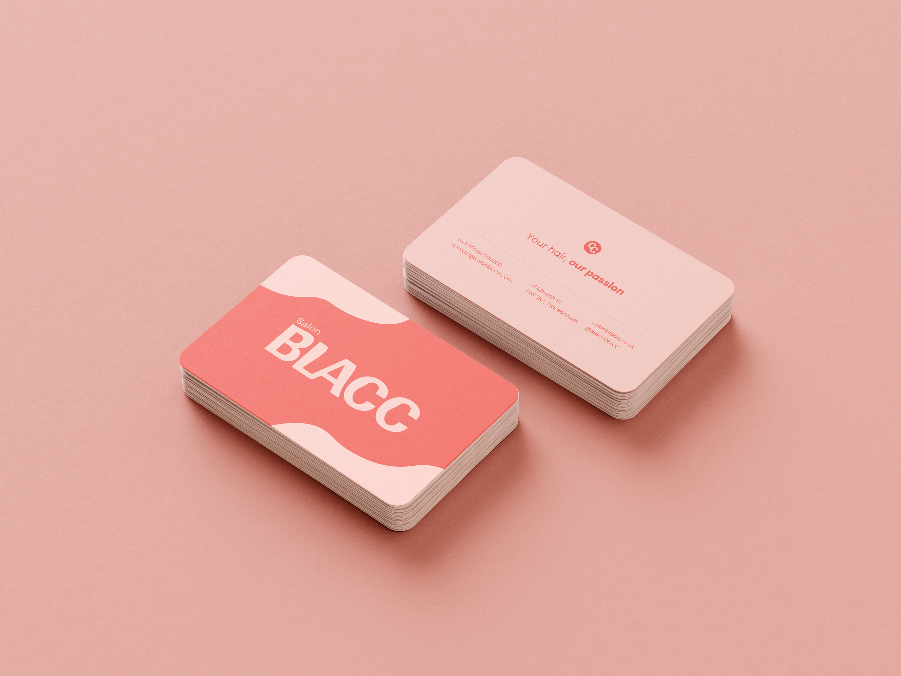 Free_Rounded_Business_Card_Mockup_4