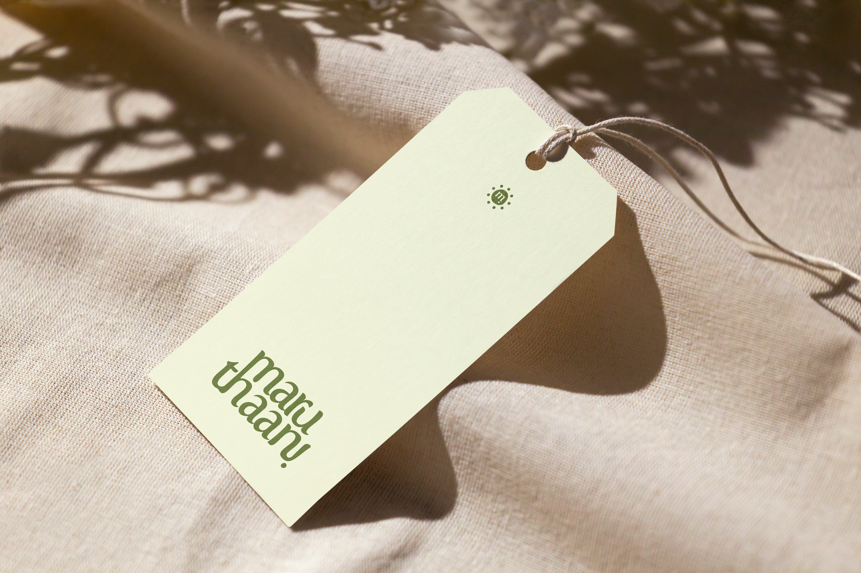 Label_Tag_on_Linen_Material